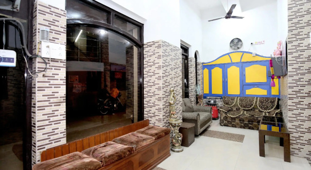 Collection O 12986 The Red Hotel, Book Hotel Amritsar Punjab