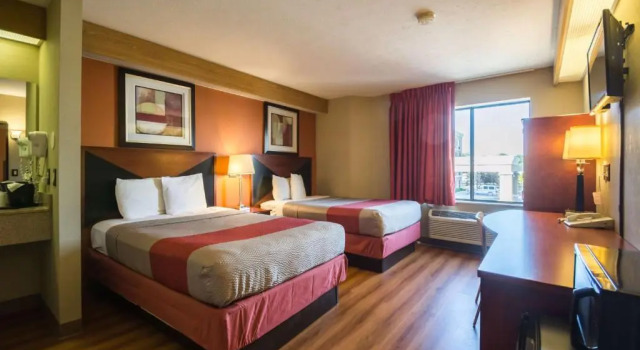 Четырёхместный номер Standard Motel 6-Indianapolis, IN - Airport