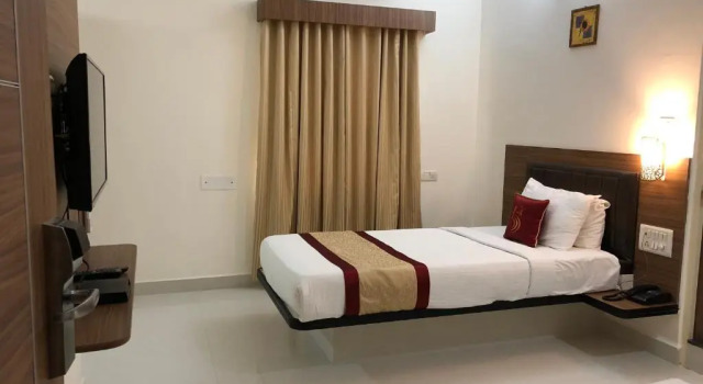 Студия Grand Bee Hotel