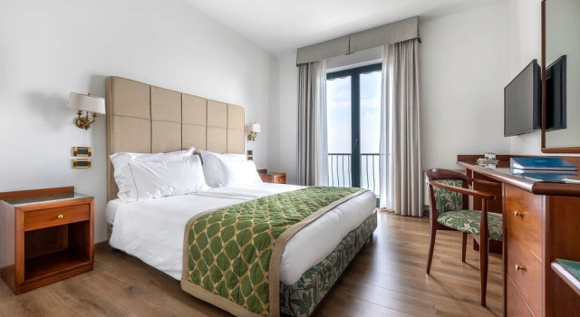 Двухместный номер Standard Lake View с балконом Hotel Villa Capri