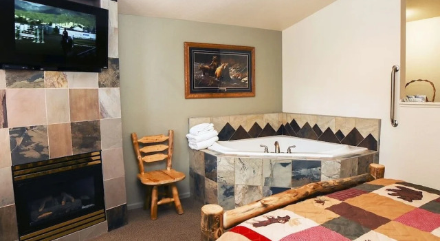 Fawn Valley Inn: 101 Condo, Забронировать Апартаменты/квартира Отели Эстес-Парк с парковкой, Парковка