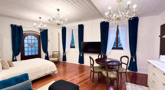 Montreux Castle | Charming Lake View Studio