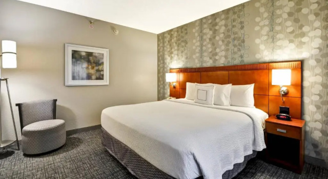 Двухместный люкс c 1 комнатой Fairfield Inn & Suites Dallas Medical/Market Center