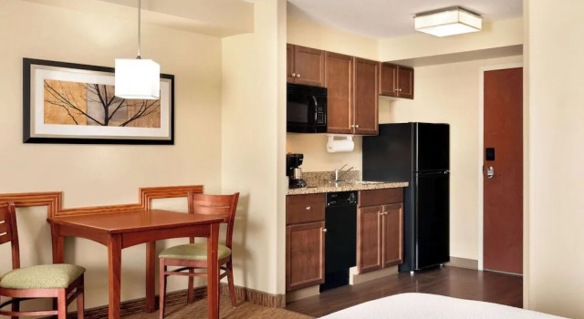 Двухместная студия люкс Non Smoking Sofa Bed Days Inn & Suites by Wyndham Sherwood Park Edmonton