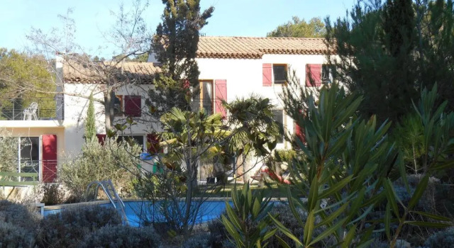 Villa Boulou, Rezerwuj Willa Hotele w Rognes z parkingiem, Parking