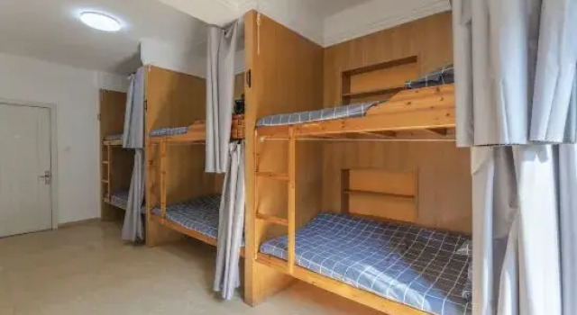 Кровать в общем номере (мужской номер) Xidi Huaxipan YouthHostel