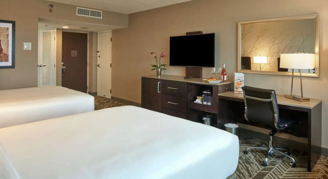 Четырёхместный номер Deluxe Hilton Cincinnati Airport