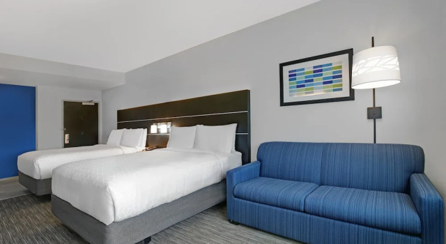 Четырёхместный люкс Holiday Inn Express & Suites - Milwaukee - Brookfield by IHG
