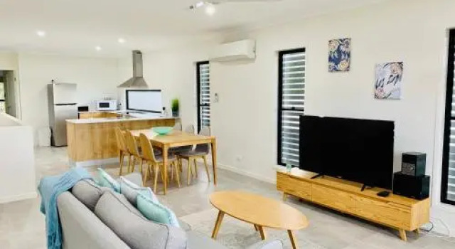 DAYDREAMING Airlie Beach, Water views & only 200m to boardwalk, Забронировать Отель Отели Whitsundays с парковкой, Парковка