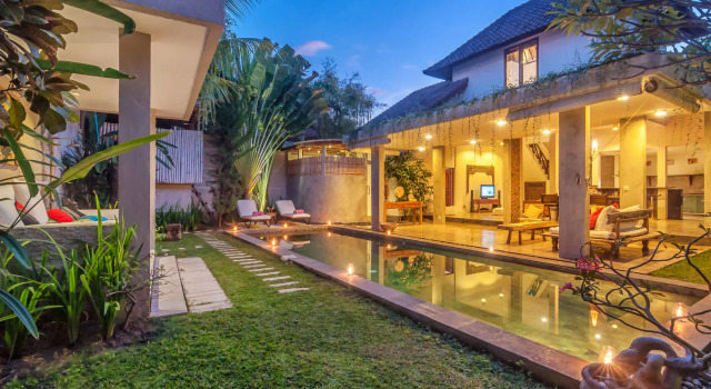 Villa Malou, Buchen Sie Villa Hotels in Seminyak mit Pool, Schwimmbad