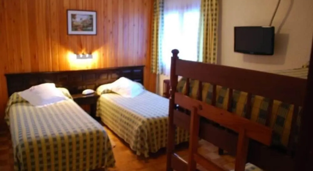 Четырёхместный номер Standard Hotel Adsera