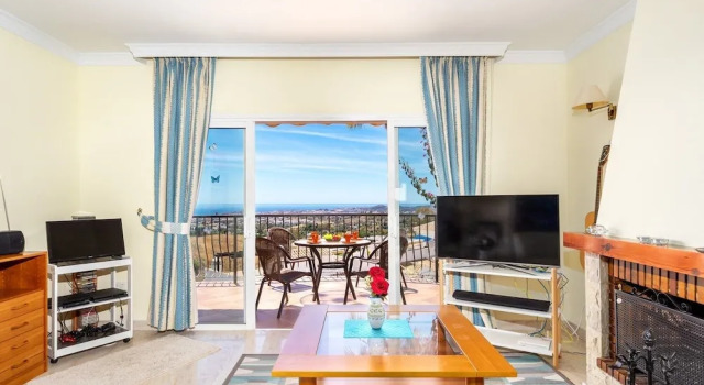 Family Apartment with Stunning Views in Mijas Ref 140
