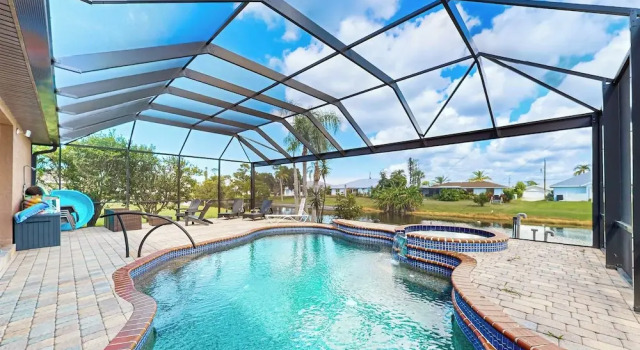 Коттедж 4BR Home w/ Outdoor Patio & In-ground Pool