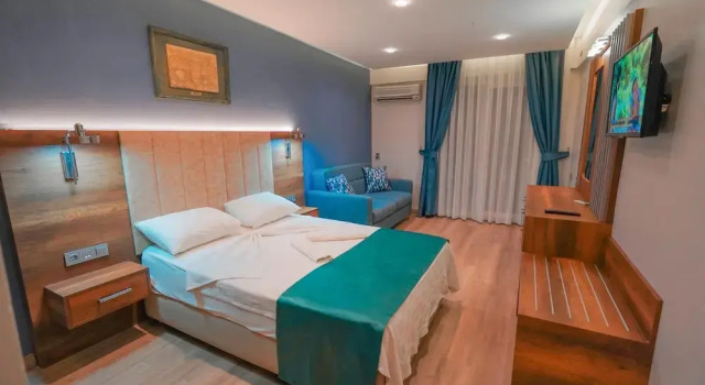 Трёхместный номер Standard с балконом Hotel Amore
