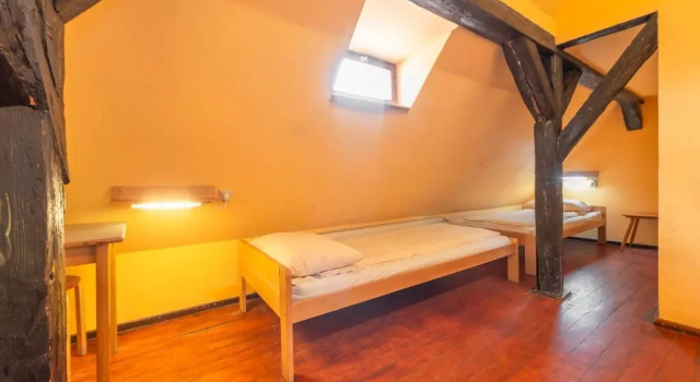 Кровать в общем номере Burg Hostel Sighisoara