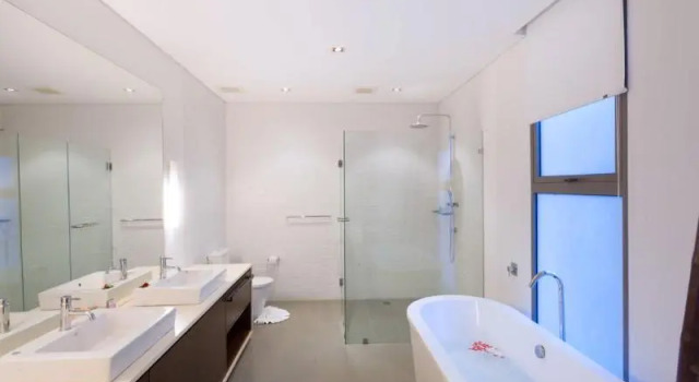 Вилла с 3 комнатами с балконом Baan Yamu Private Villa by RESAVA