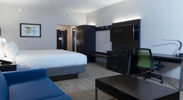 Run of House Holiday Inn Express & Suites - Tampa East - Ybor City by IHG