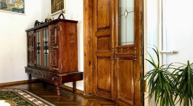 Unique Old Town Home 2min to Beach & Harbour, Rezerwuj Dom wakacyjny Wille w Constanta, w pobliżu Ovidiu Square, Willa