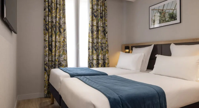 Полулюкс Hotel Charlemagne