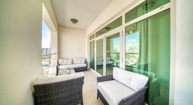 Chic Beachside 3BR Living at the Palm