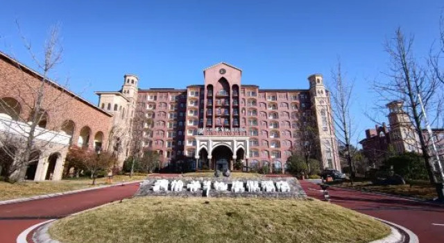 Tianyi Fangcaodi Holiday Hotel, Prenota Hotel Hotel a Chongqing Area con parcheggio, Parcheggio