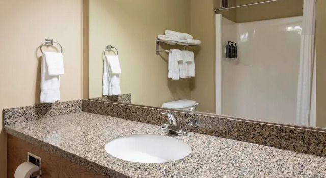 Четырёхместный номер Standard GrandStay Inn & Suites of Luverne