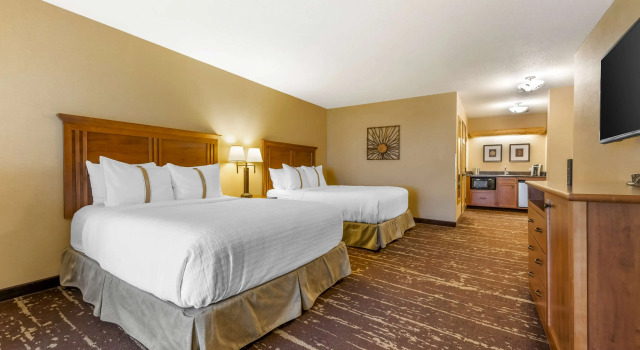 Четырёхместный номер Standard Best Western Premier The Lodge on Lake Detroit