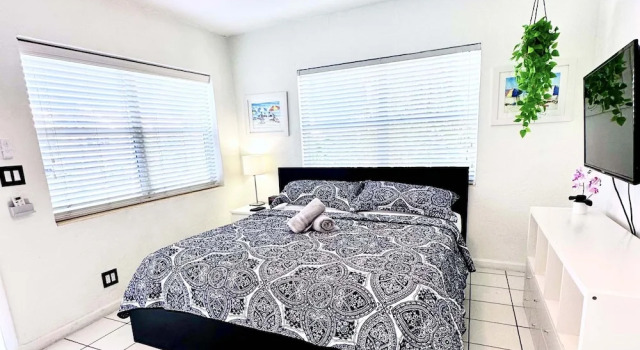 Southwinds 6 for 3 Just Steps From the Beach