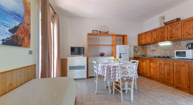 Three-room apartment with separate entrance, with large terrace overlooking the sea-Calipso, Book Apartment Capoliveri Elba