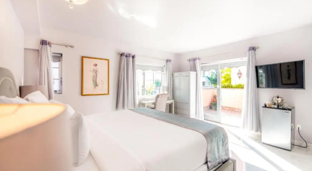 Полулюкс Secret Garden Miami Beach