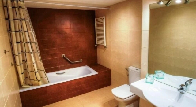 Коттедж с 5 комнатами Casa Anem Fent