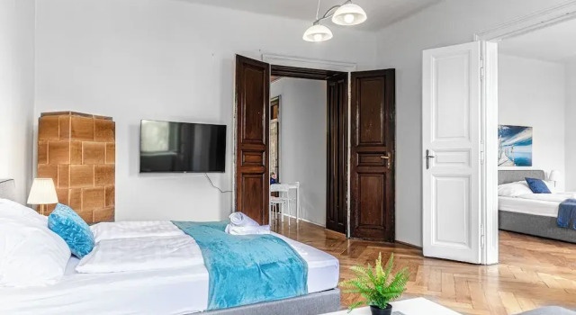 4 Apartments Near AKH Hospital Sleeps 19