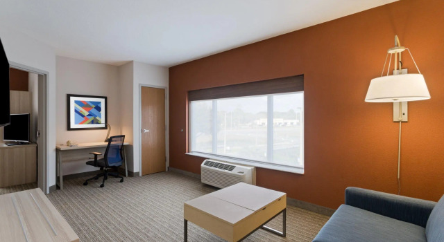 Люкс с 2 комнатами Holiday Inn Express & Suites Tavares by IHG