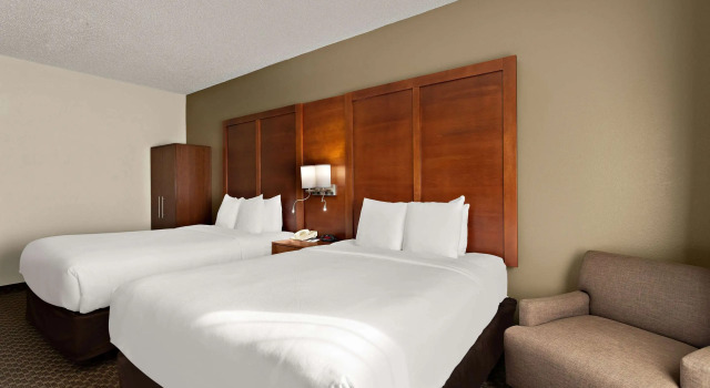 Четырёхместный номер Standard Comfort Suites University