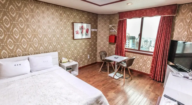 Seogwipo Queen Hotel, Забронировать Отель Отели Согвипхо с парковкой, рядом с Реабилитационная клиника «Зоунс» в Чеджу, Парковка
