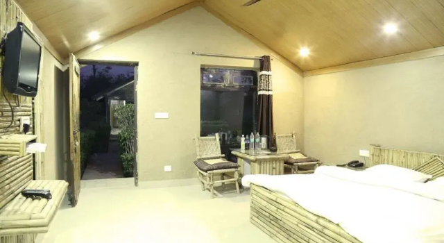 Corbett Woods Resor, Rezerwuj Hotel Hotele w Uttarakhand z basenem, Basen