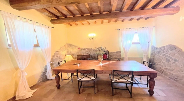 Fabulously Located Villa in Luscious Grounds Play Area for Children, Book Villa Villaer i Todi, Villa