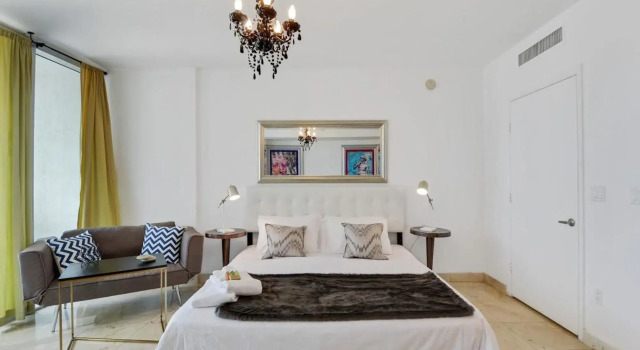 Posh Studio in Brickell by Sonder, Varaa Hotelli Hotellit Miami Beach uima-altaalla, Uima-allas