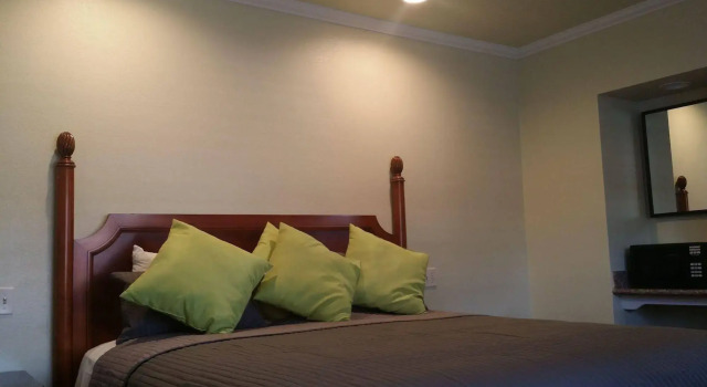 Travel Inn, Забронировать Мини-отель Мотели Окленда, рядом с Temescal Brewing, Мотель