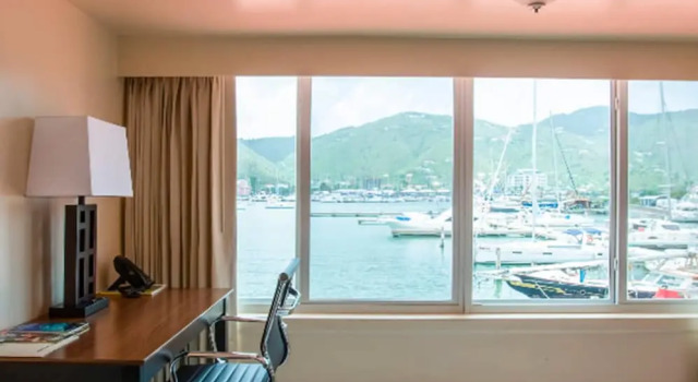 Четырёхместный номер Superior с видом на море Village Cay Hotel and Marina