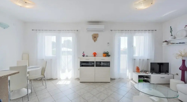Вилла Family home with hydromassage pool & fun activities