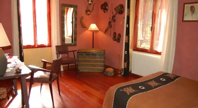 Chambres Téranga, Book Hotel Hoteller i Pradines med parkering, Parkering