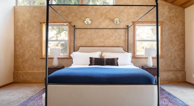 Bernard by Avantstay Luxurious Cabin in Big Bear w/ Hot Tub & Pool Table, Rezerwuj Dom wakacyjny Big Bear Lake Stany Zjednoczone