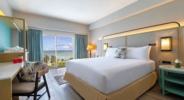 Двухместный номер Standard с балконом и oceanfront Crowne Plaza Resort Saipan