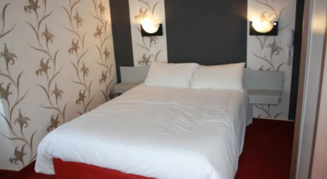 Hotel Du Touring, Book Hotel Saint-Cere 