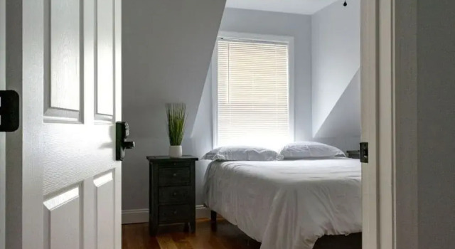 Queen Bed - Boston - RM 2, Забронировать Дом для отпуска Стонхем Массачусетс