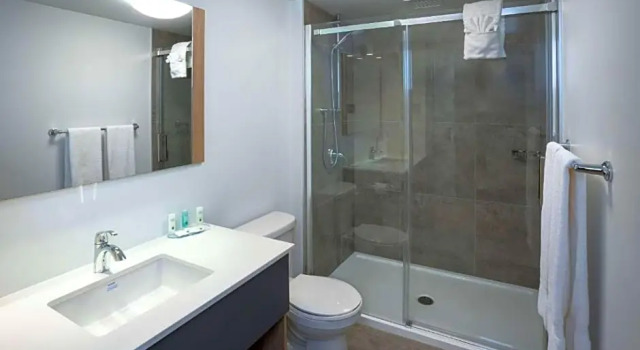 Шестиместный люкс Quality Inn Traverse City