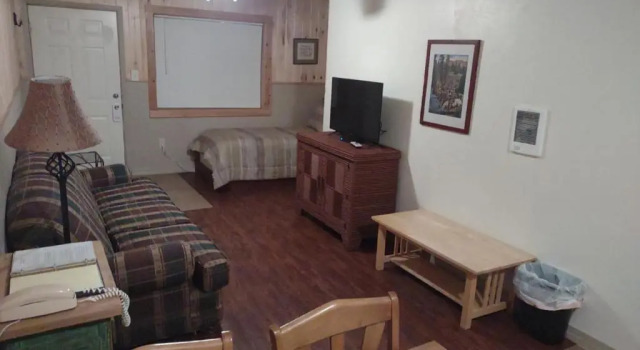 Люкс с 2 комнатами Rocky Mountain Inn