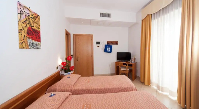 Трёхместный номер Standard Joli Park Hotel - Caroli Hotels