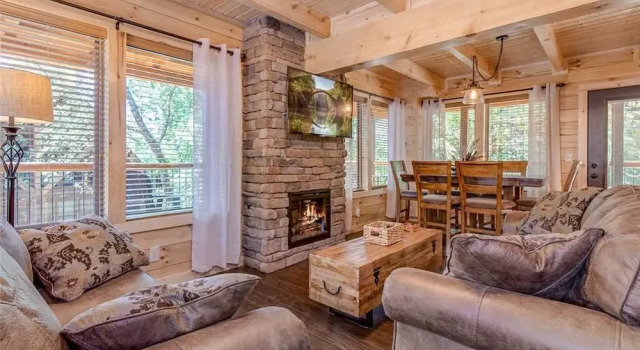 Pure Indulgence - Two Bedroom Cabin, Забронировать Отель СПА-отели Пиджен-Фордж, рядом с Cooter’s Place &amp; Museum, SPA-услуги